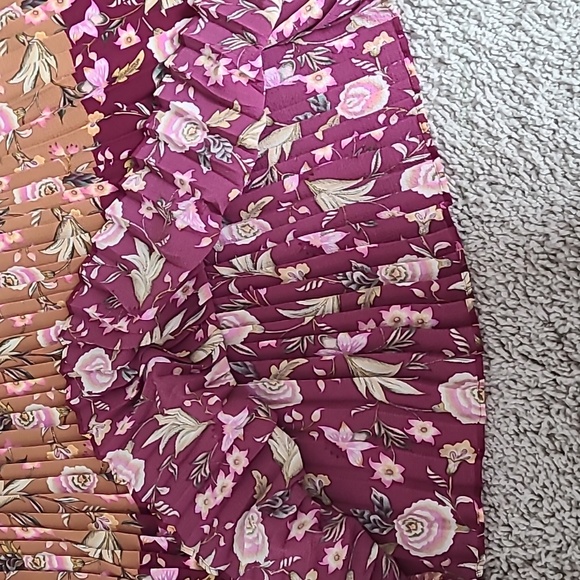 Pleated Midi Skirt - Picture 8 of 8